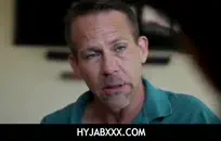 سخيف هذه الفاسقة بينما زوجتي في الغرفة المجاورة.