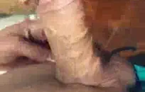 صديقة تحصل مارس الجنس من الخلف من قبل صديقها.