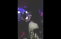 أختي تلعب بألعابها وبظرها.