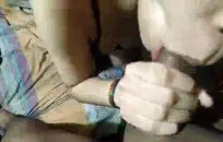 فاتنة مع كس الرطب يلعب مع كس على كام.