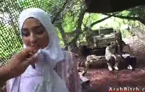 فتاة هواة اللعب مع بوسها والحمار.